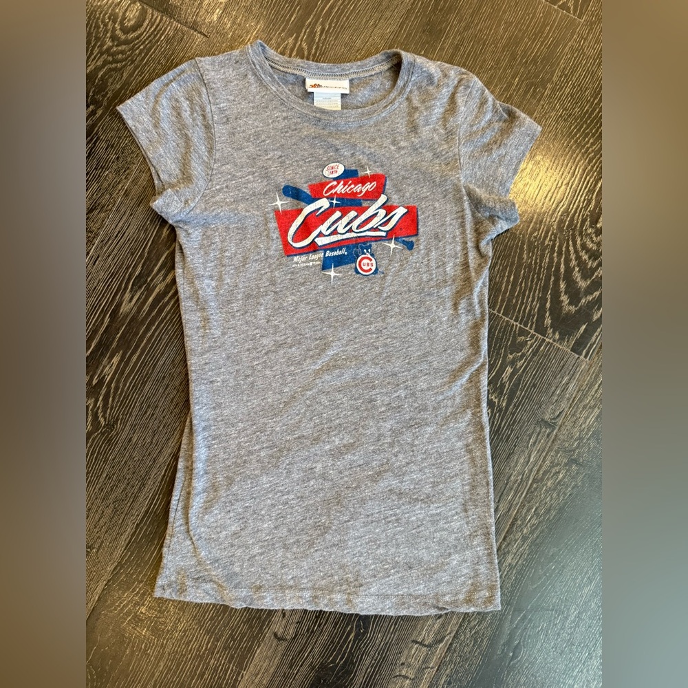 Chicago Cubs Gray Woman’s Graphic Tee